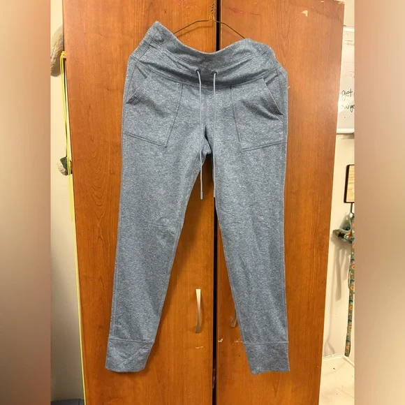 Old Navy Go-Dry High-Rise Leggings – Moisture-Wicking – Size M - Picture 1 of 3